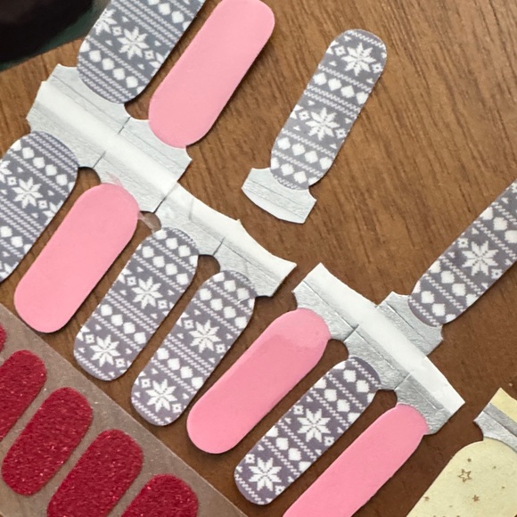 Festive Winter Nail Wraps Set - Picture 2 of 5